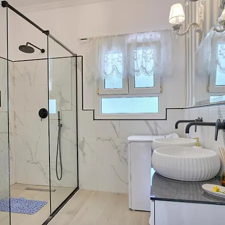 Euphoria Apts Apartman *